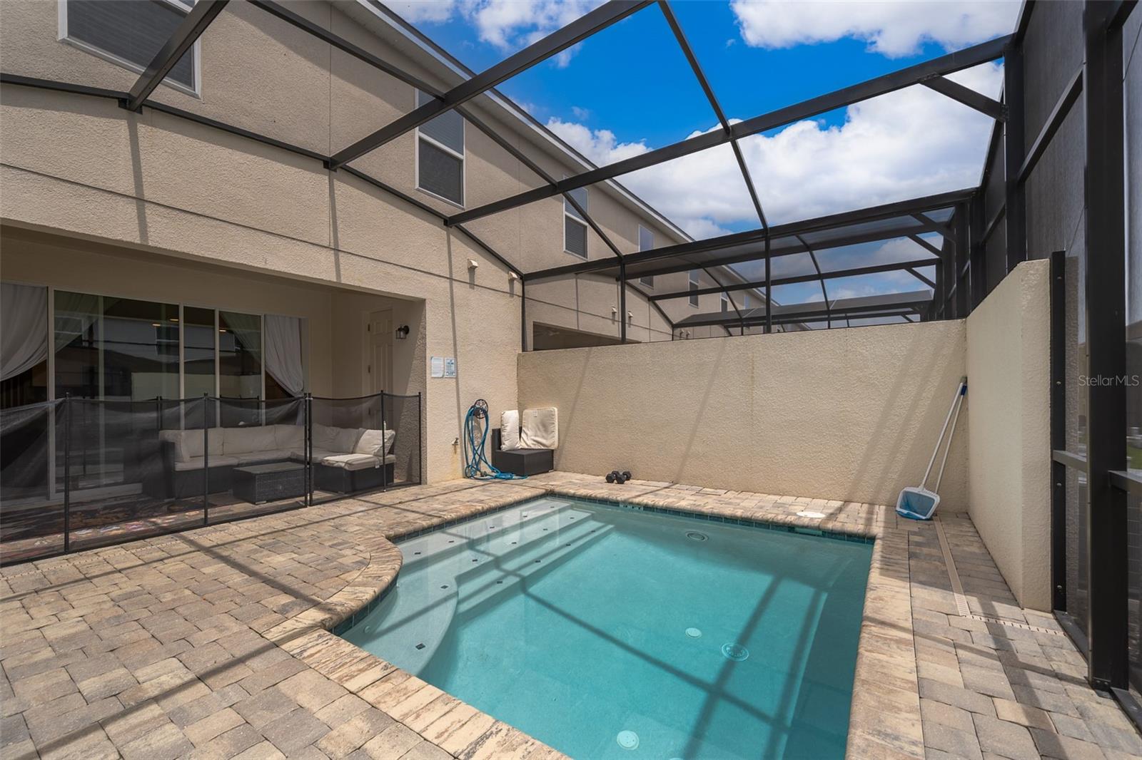 Image 18 of 36 For 1660 Tropical Palms Circle