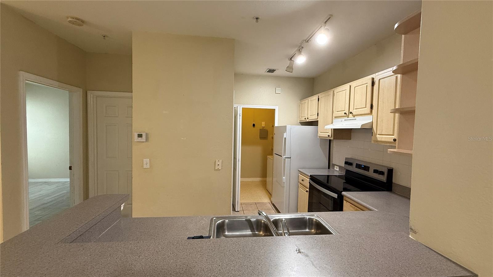 Image 15 of 28 For 2525 Maitland Crossing Way 205