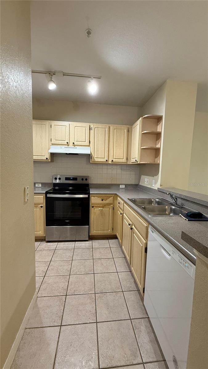 Image 16 of 28 For 2525 Maitland Crossing Way 205