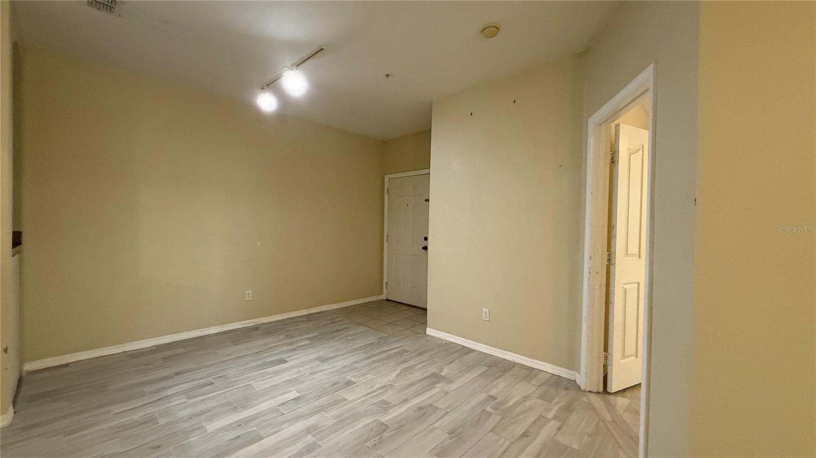 Image 5 of 28 For 2525 Maitland Crossing Way 205