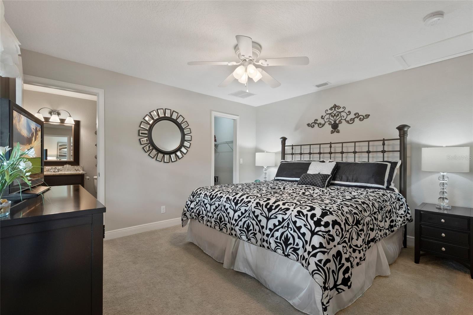 Image 41 of 79 For 9070 Ron Den Lane