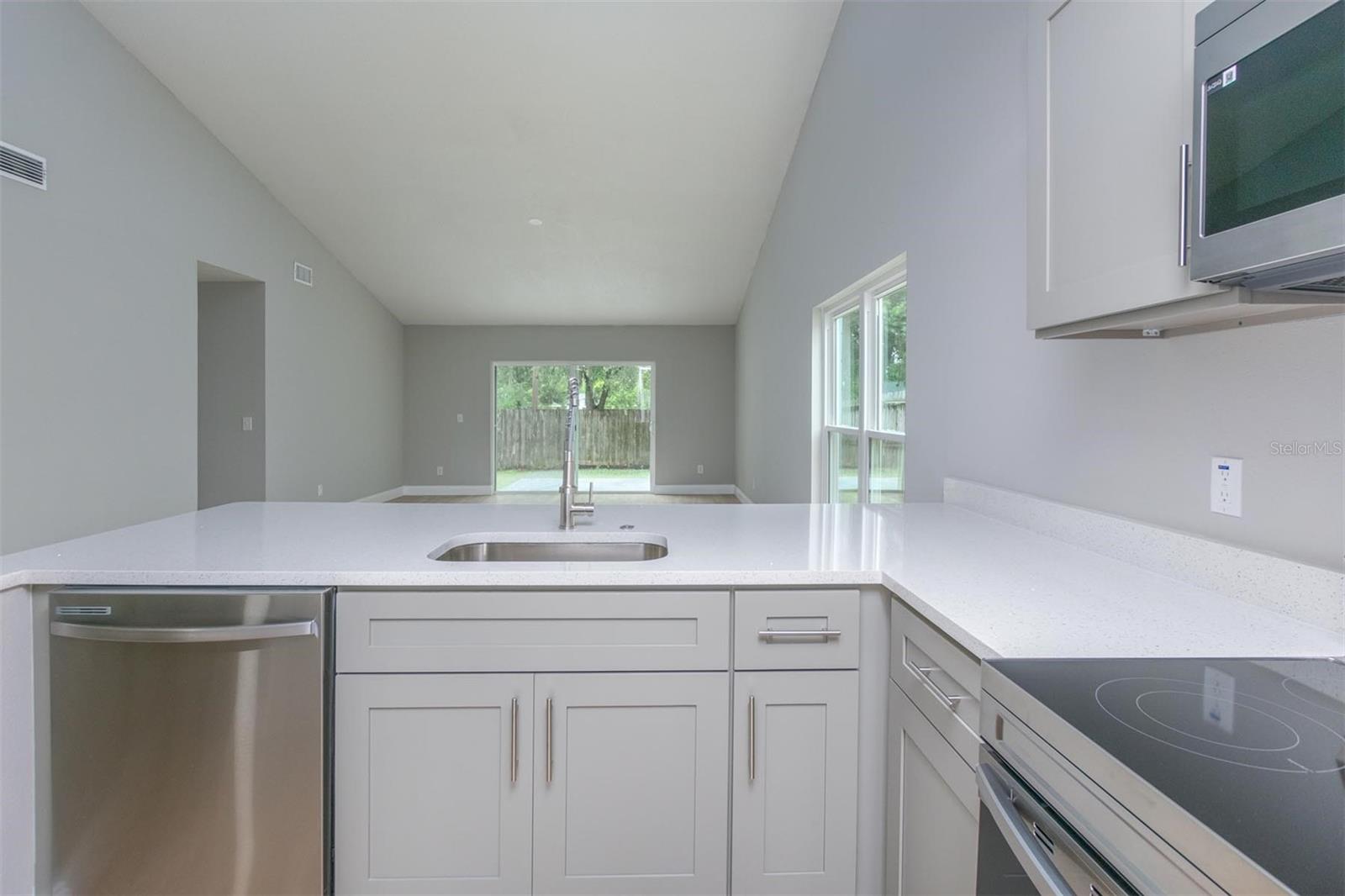 Image 13 of 27 For 427 Chicago Woods Circle