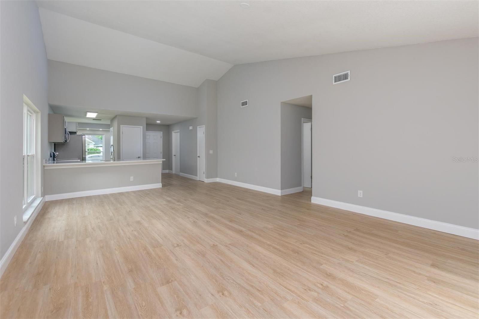 Image 9 of 27 For 427 Chicago Woods Circle