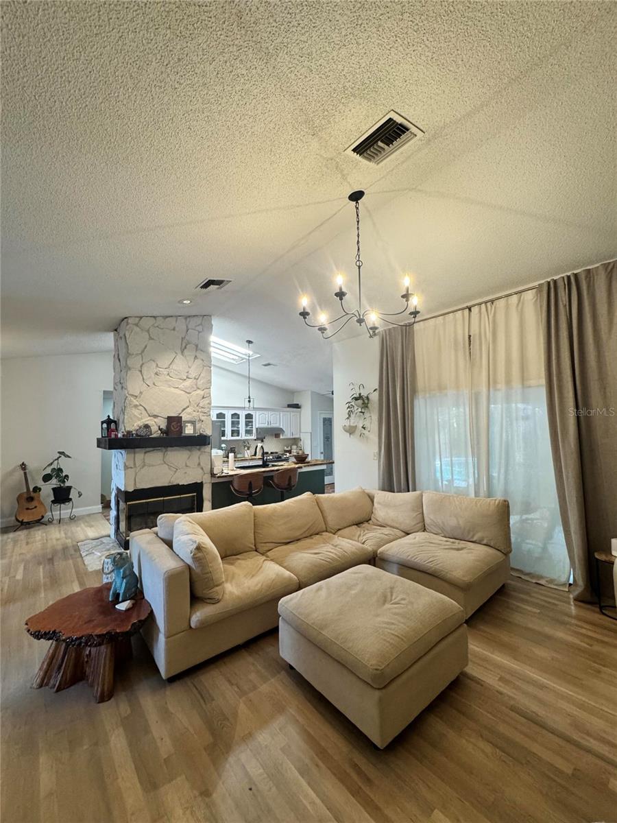 Image 13 of 39 For 5924 Lantern Court