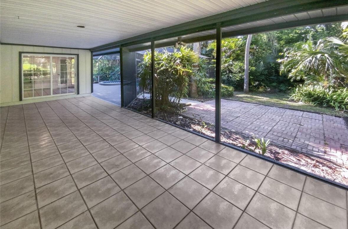 Image 20 of 39 For 5924 Lantern Court