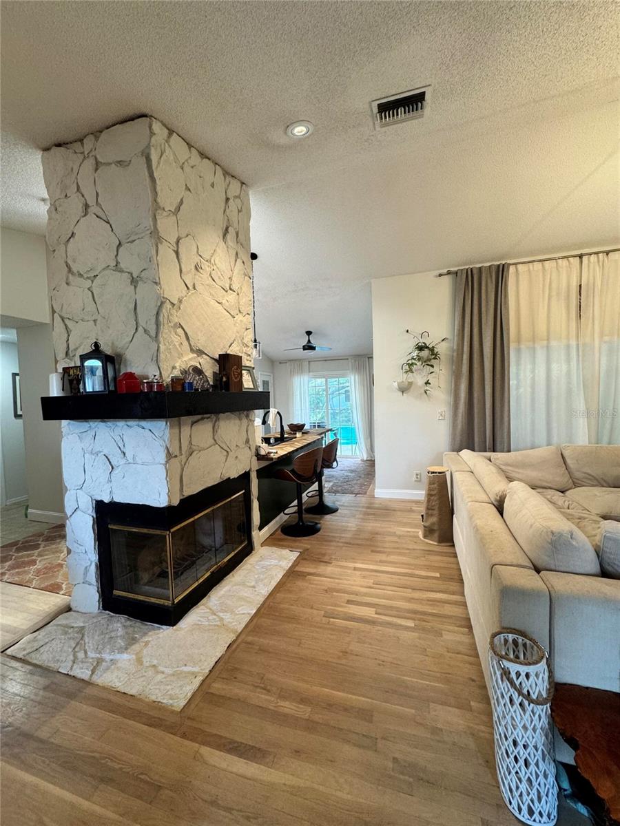 Image 4 of 39 For 5924 Lantern Court