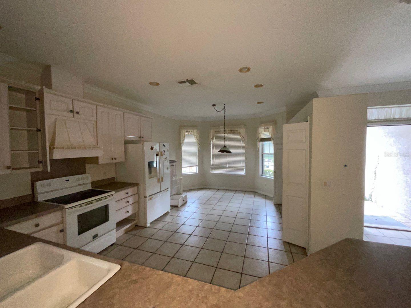 Image 5 of 26 For 2625 Queen Mary Place