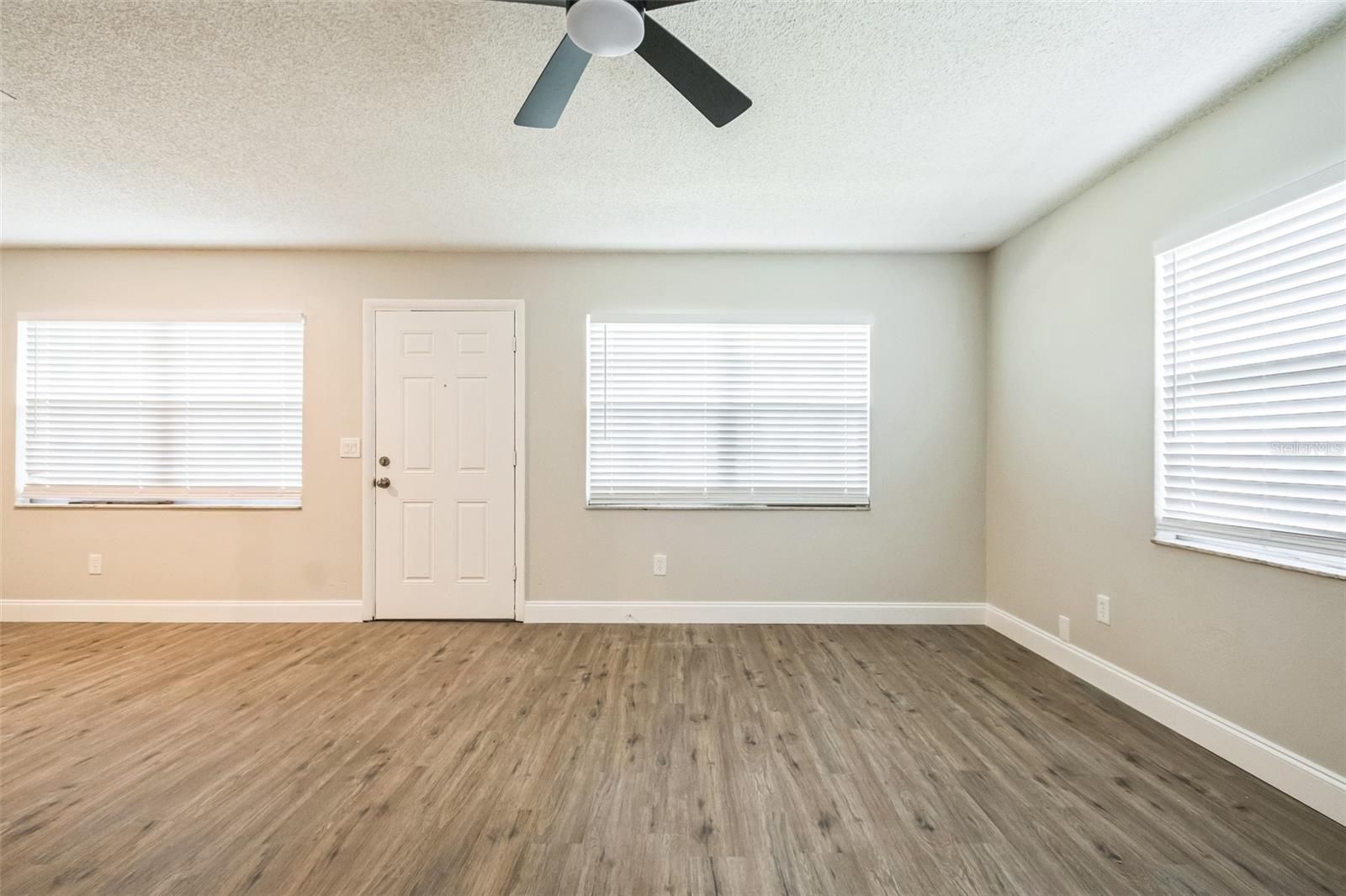 Image 11 of 26 For 1811 Queen Palm Drive