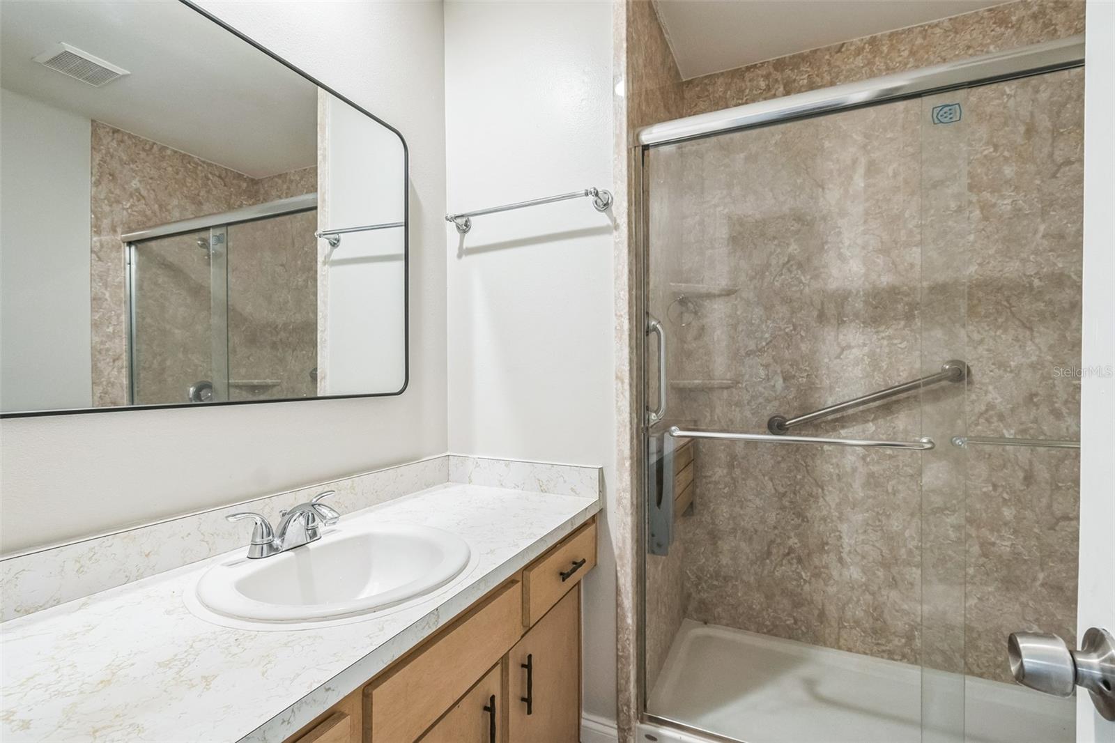 Image 13 of 26 For 1811 Queen Palm Drive