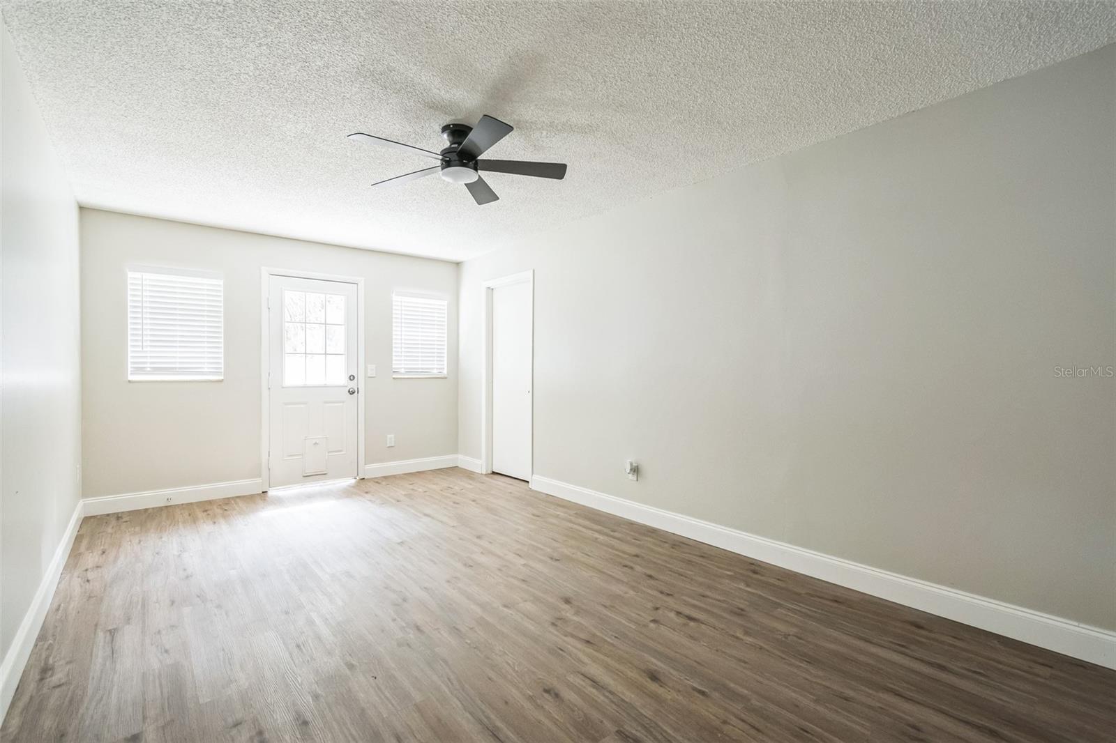 Image 21 of 26 For 1811 Queen Palm Drive
