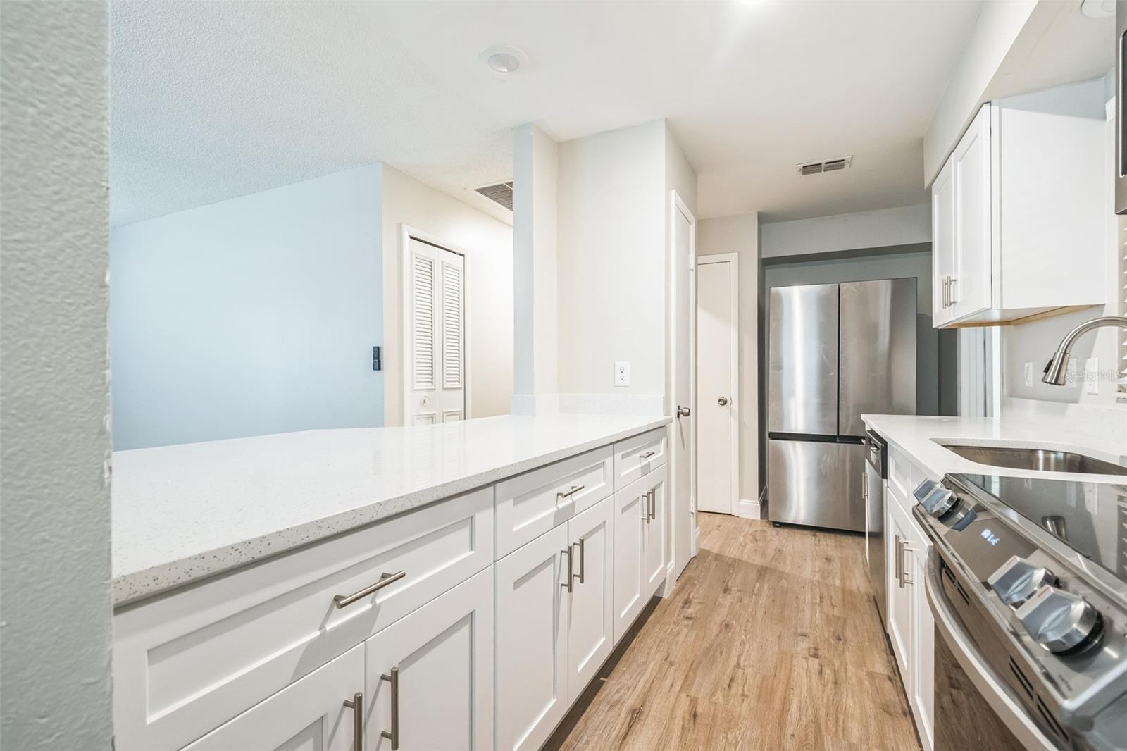 Image 4 of 26 For 1811 Queen Palm Drive