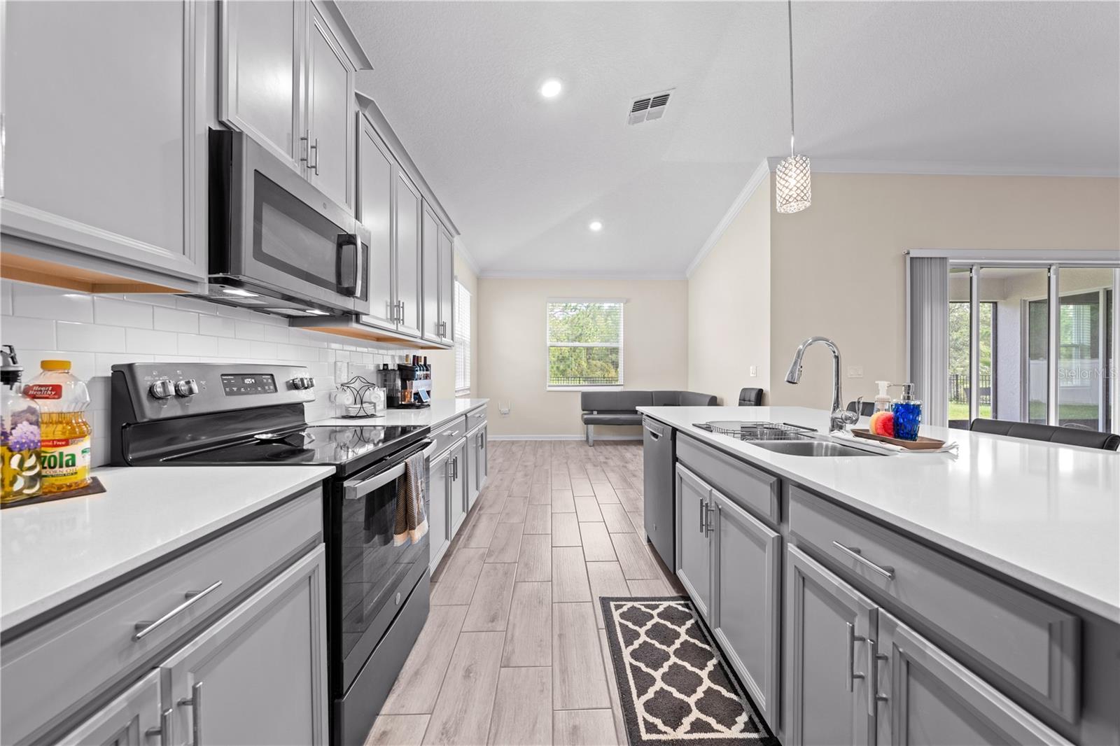 Image 19 of 53 For 1729 Chatsworth Circle