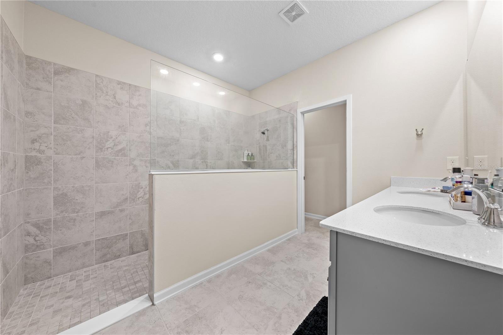 Image 30 of 53 For 1729 Chatsworth Circle