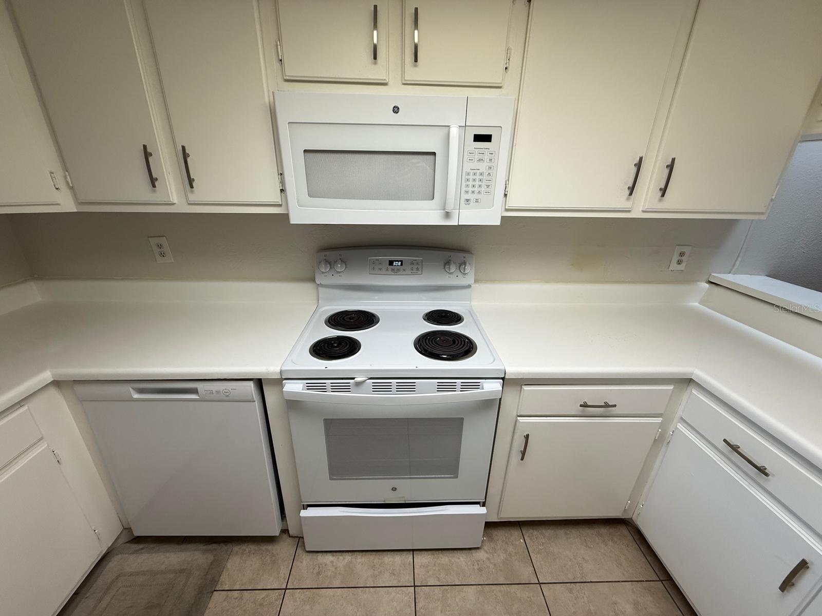Image 15 of 43 For 614 Grenadine Court S