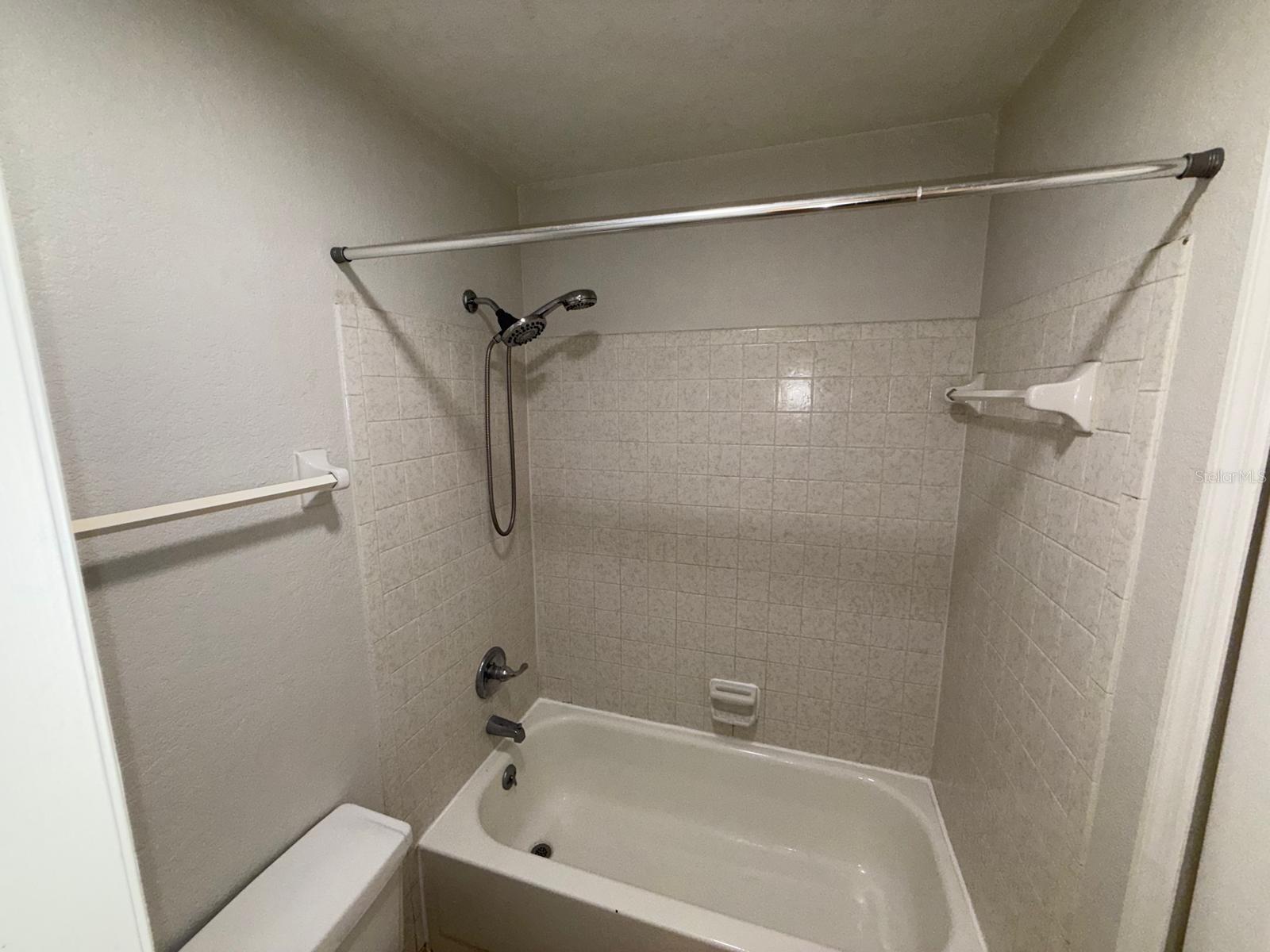 Image 27 of 43 For 614 Grenadine Court S
