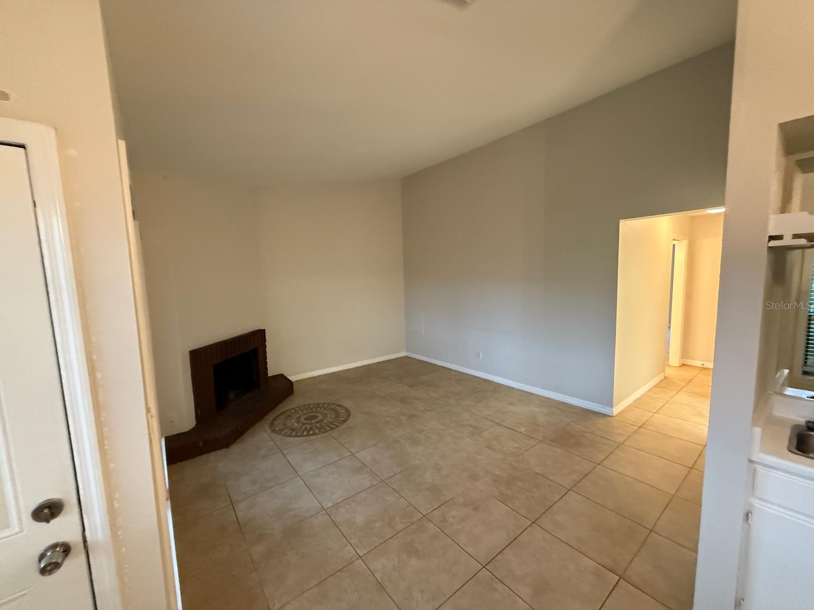 Image 5 of 43 For 614 Grenadine Court S