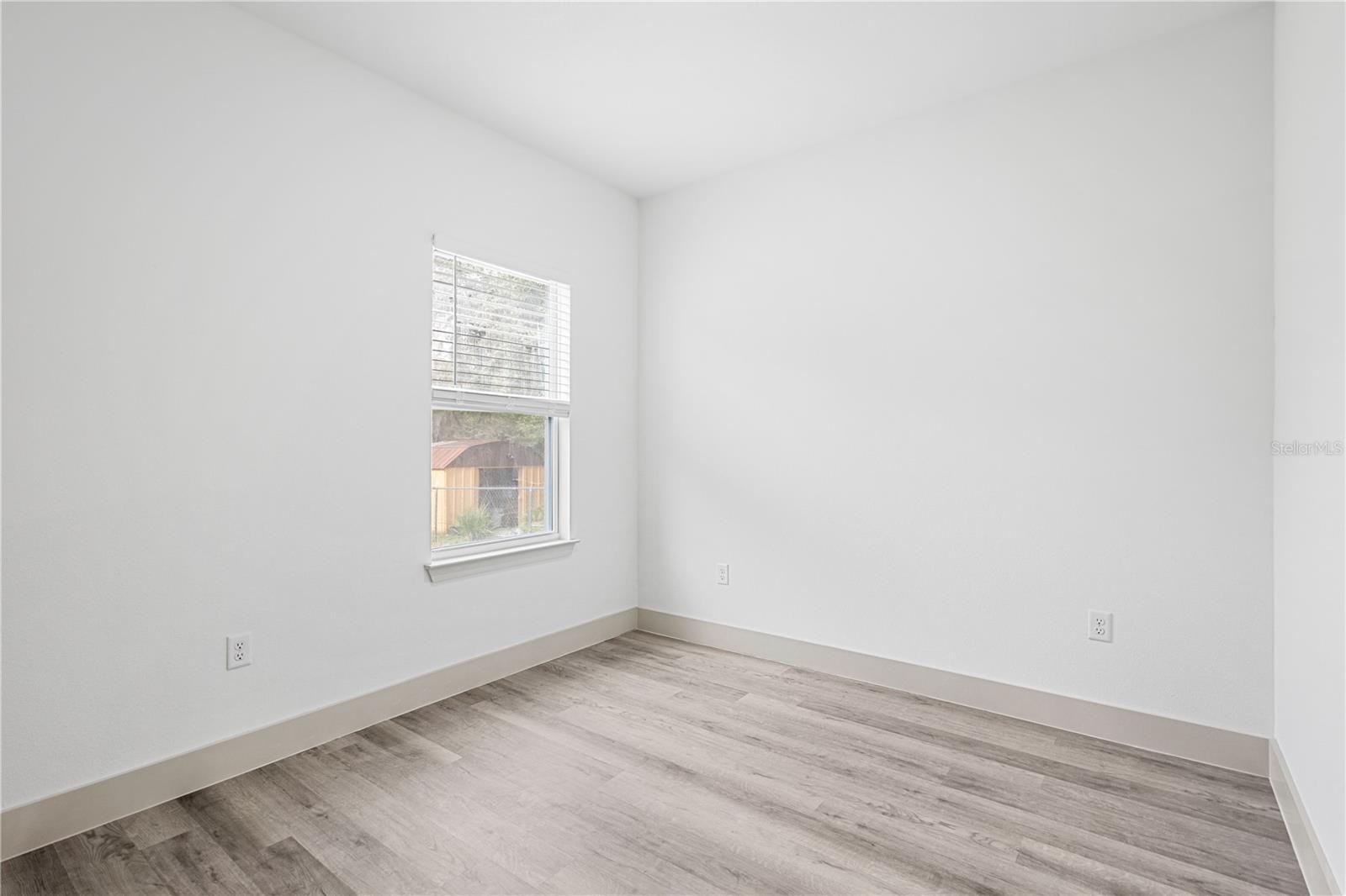 Image 21 of 30 For 14374 33rd Court Road