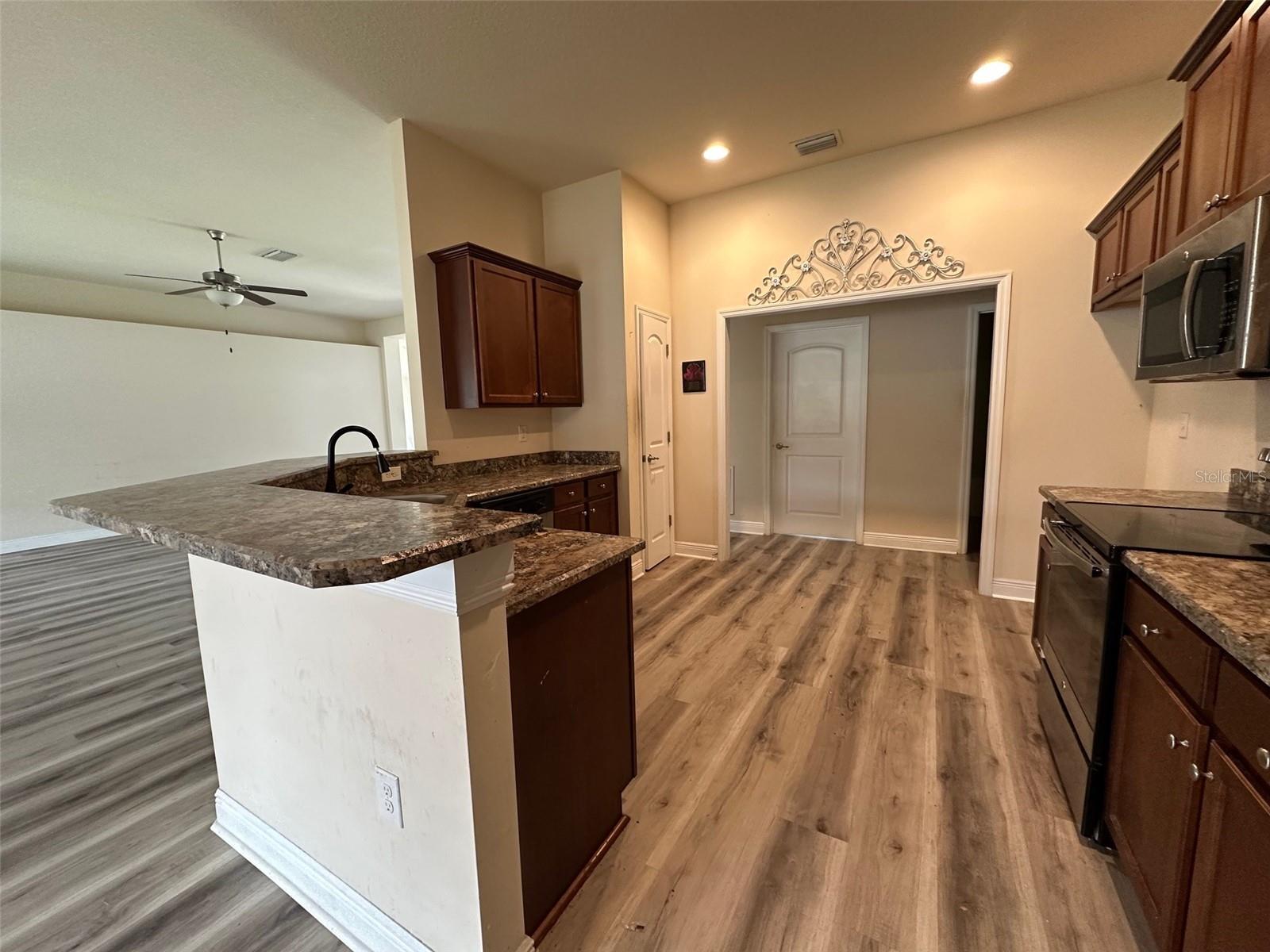Image 7 of 18 For 220 Nardo Avenue Sw
