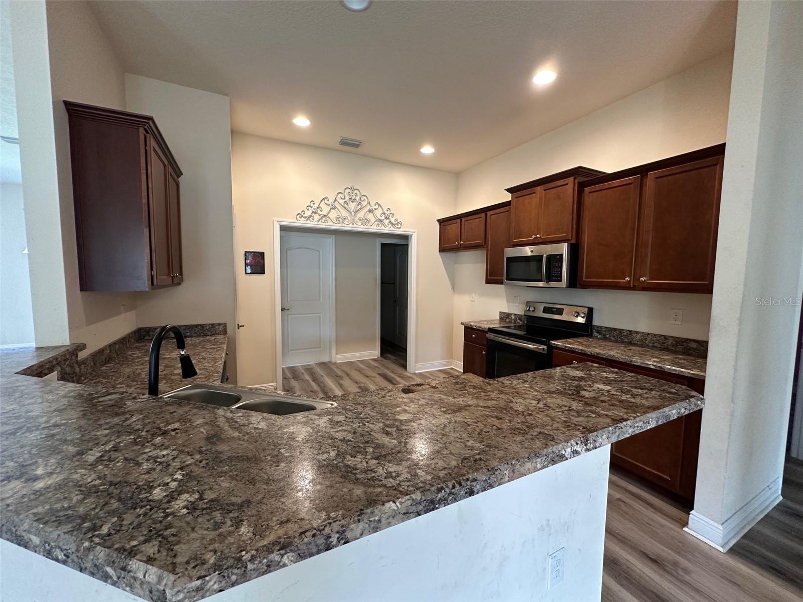 Image 8 of 18 For 220 Nardo Avenue Sw