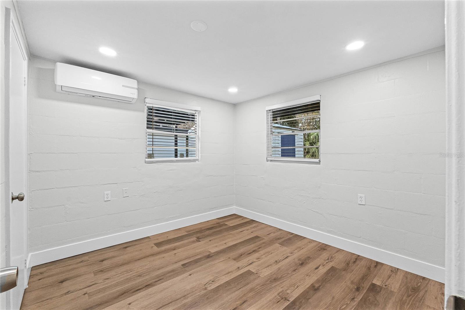 Listing photo id 9 for 767 6th Street