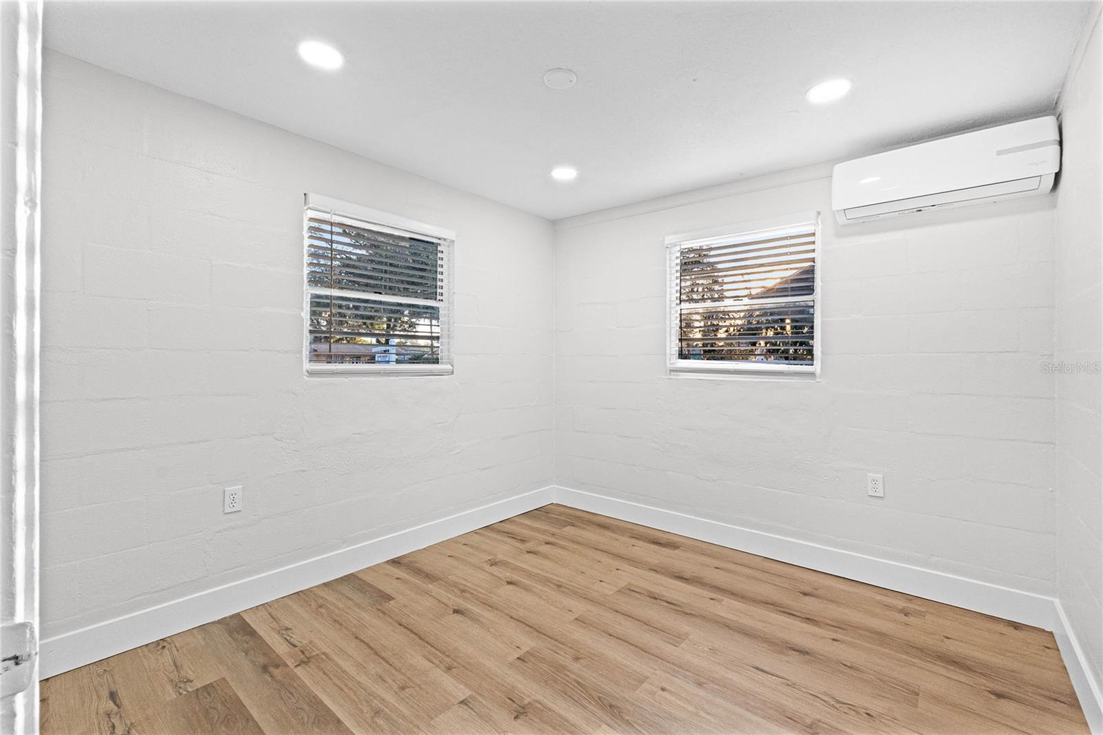Listing photo id 10 for 767 6th Street