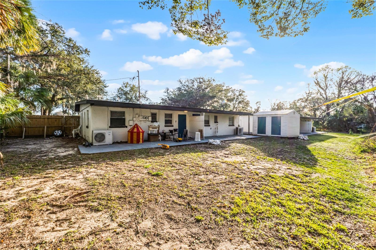 Listing photo id 11 for 767 6th Street