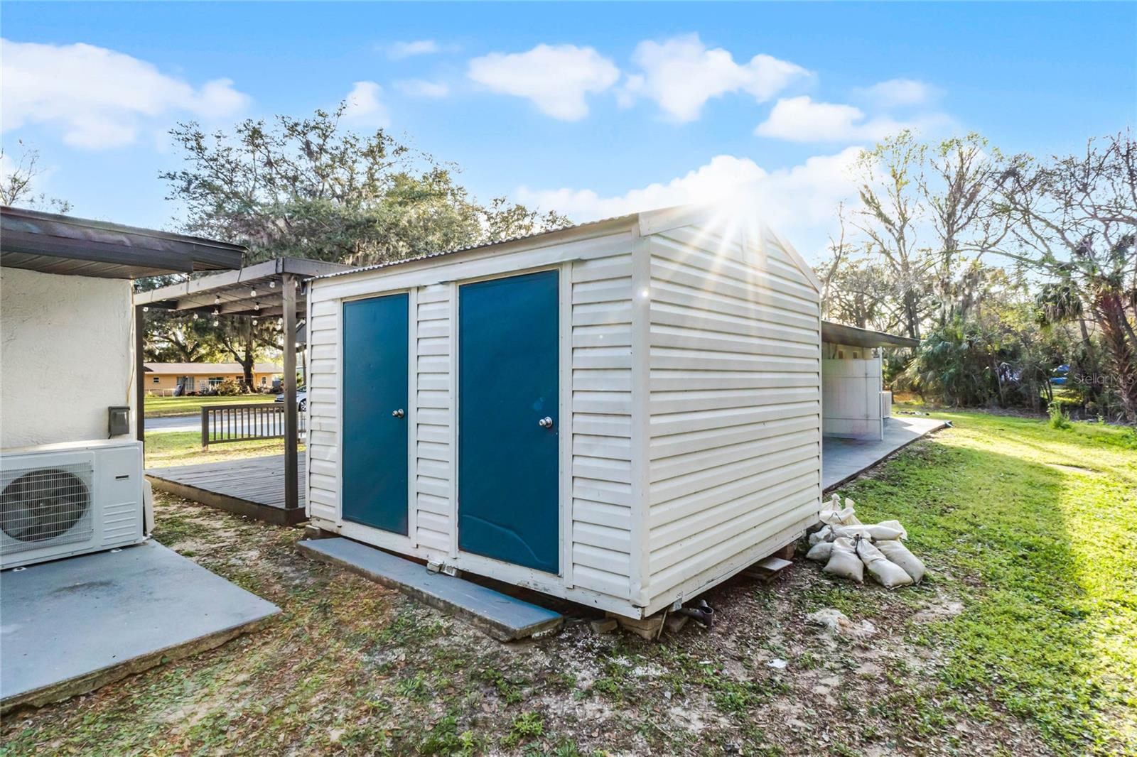 Listing photo id 13 for 767 6th Street