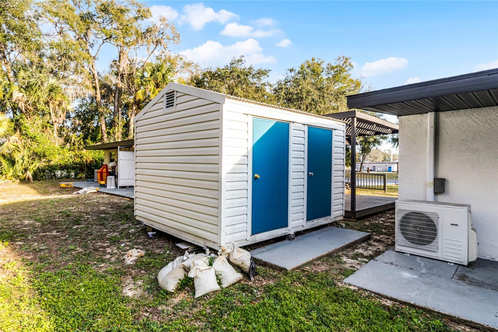 Listing photo id 14 for 767 6th Street