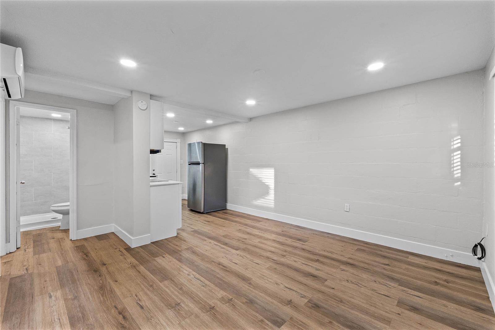 Listing photo id 3 for 767 6th Street