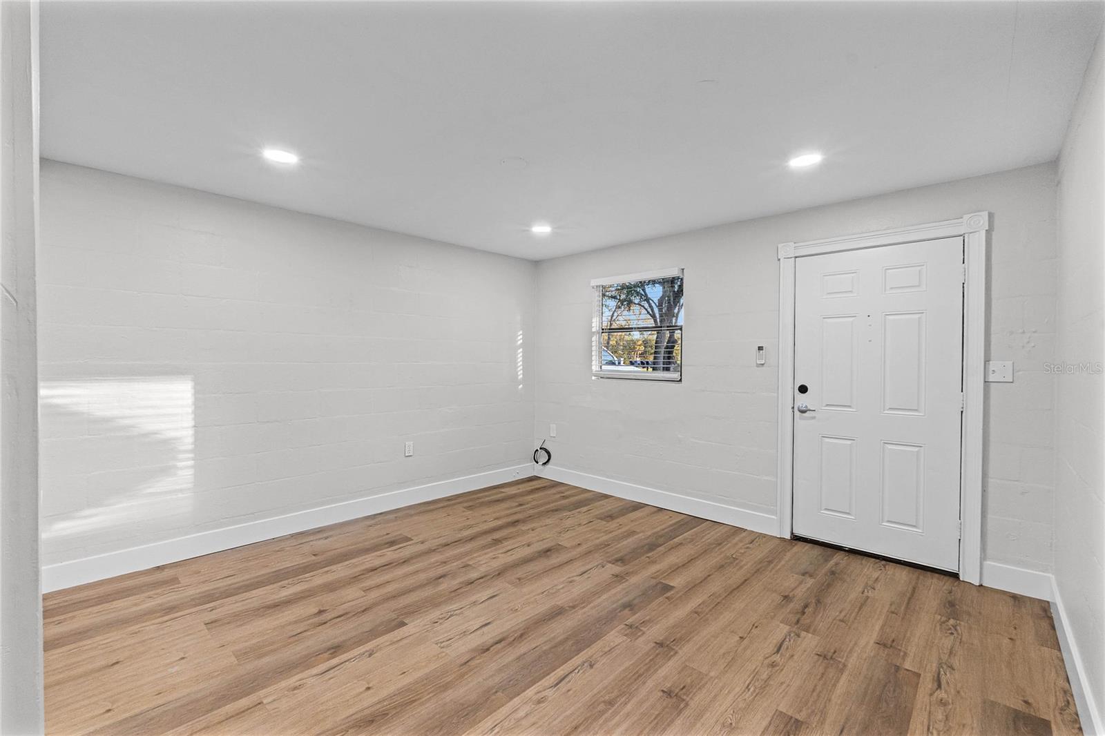 Listing photo id 4 for 767 6th Street