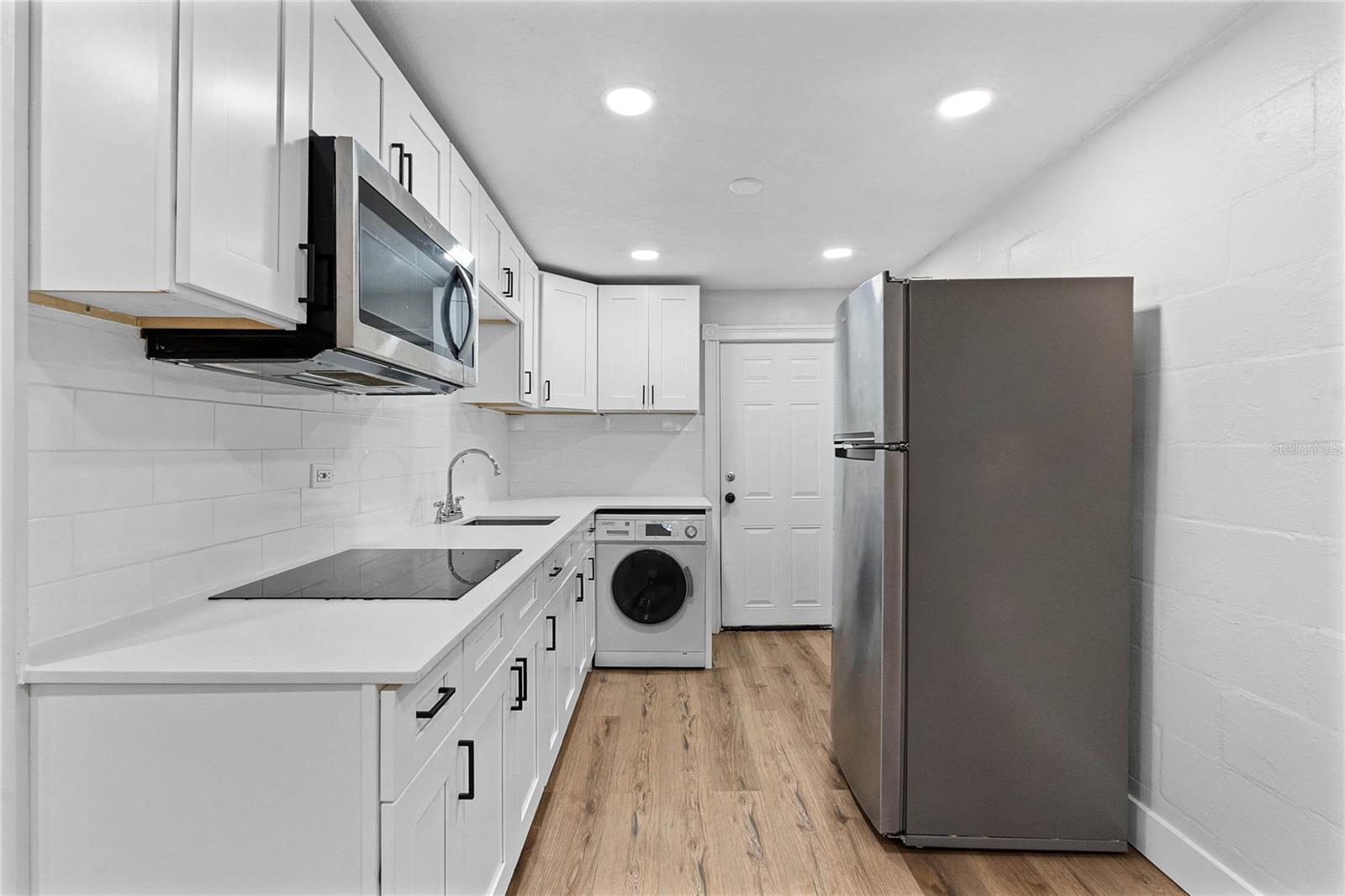 Listing photo id 5 for 767 6th Street