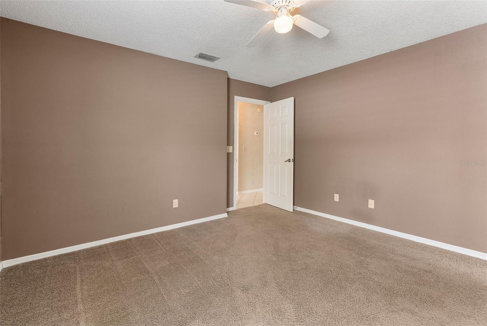 Image 21 of 38 For 12910 Forestedge Circle