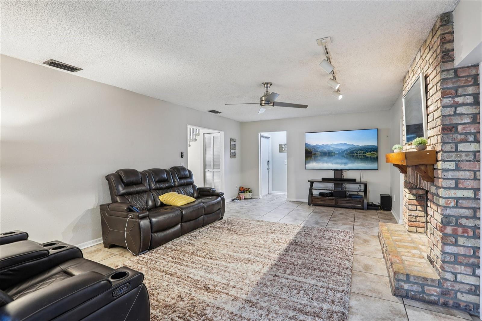 Image 9 of 35 For 3309 El Amador Court
