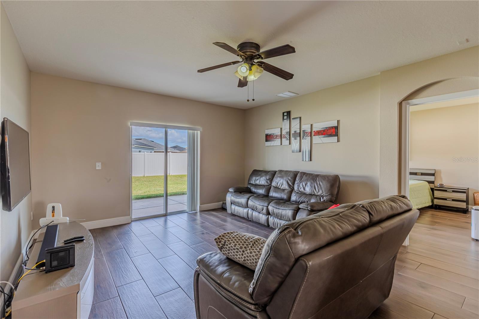 Image 11 of 60 For 3224 Queen Alexandria Drive