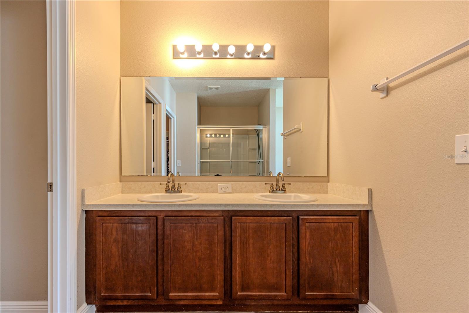 Image 18 of 60 For 3224 Queen Alexandria Drive