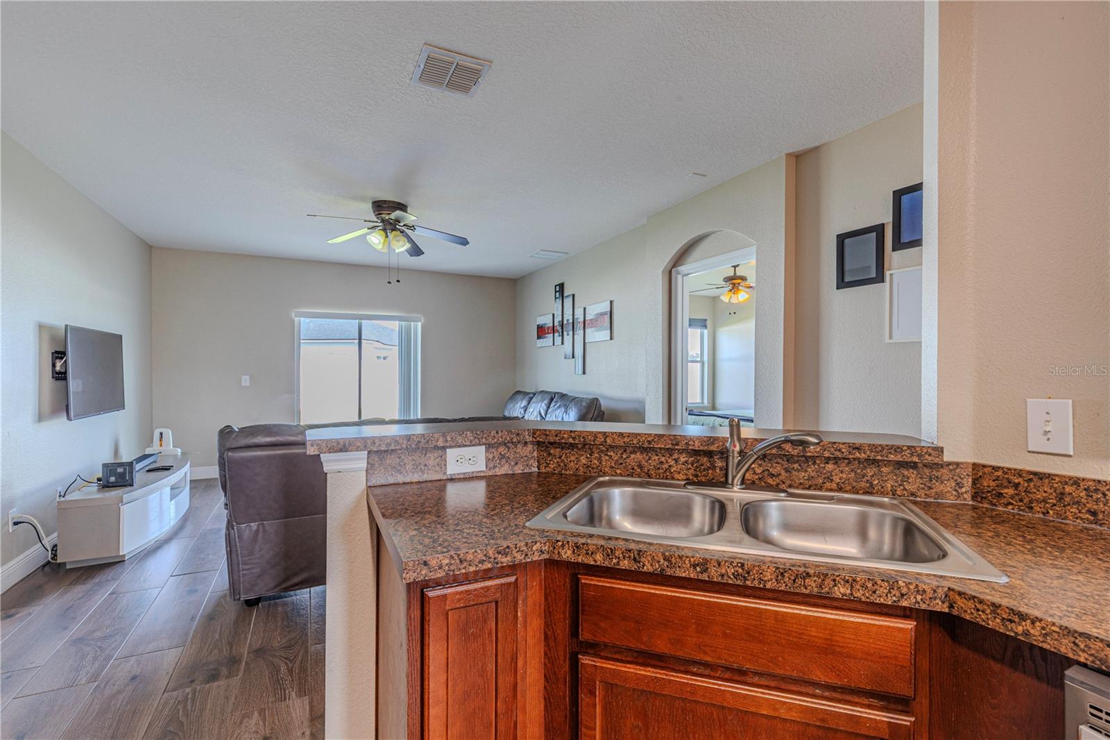 Image 4 of 60 For 3224 Queen Alexandria Drive