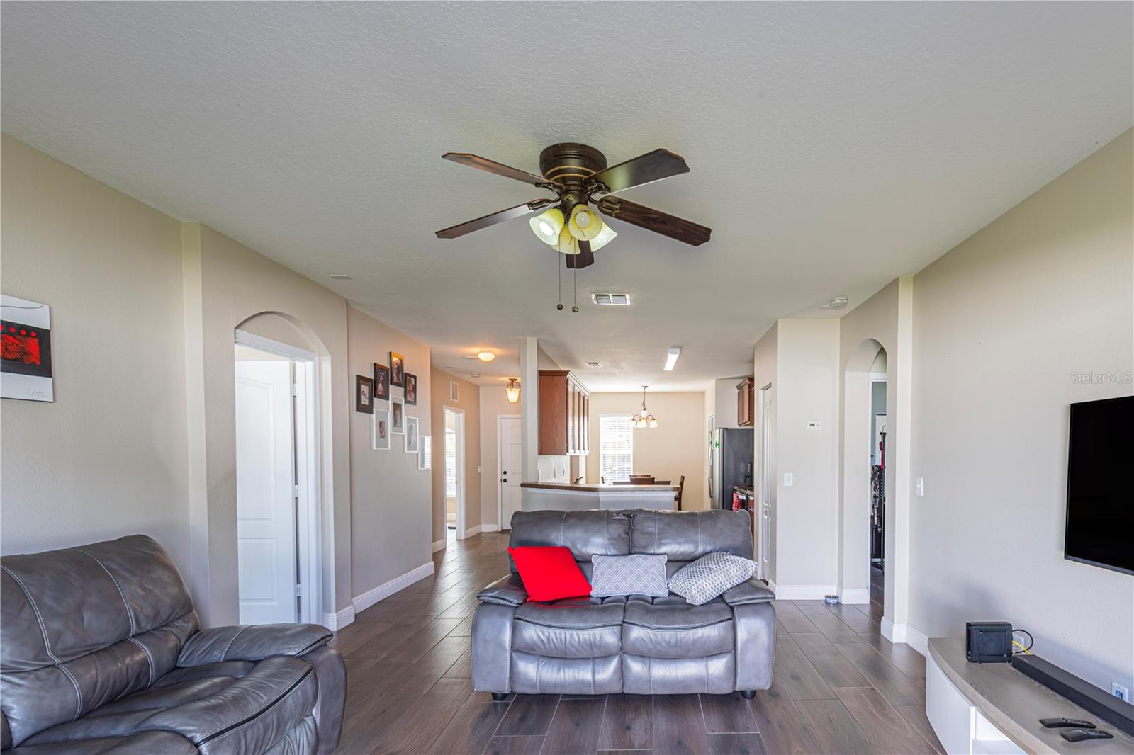 Image 9 of 60 For 3224 Queen Alexandria Drive