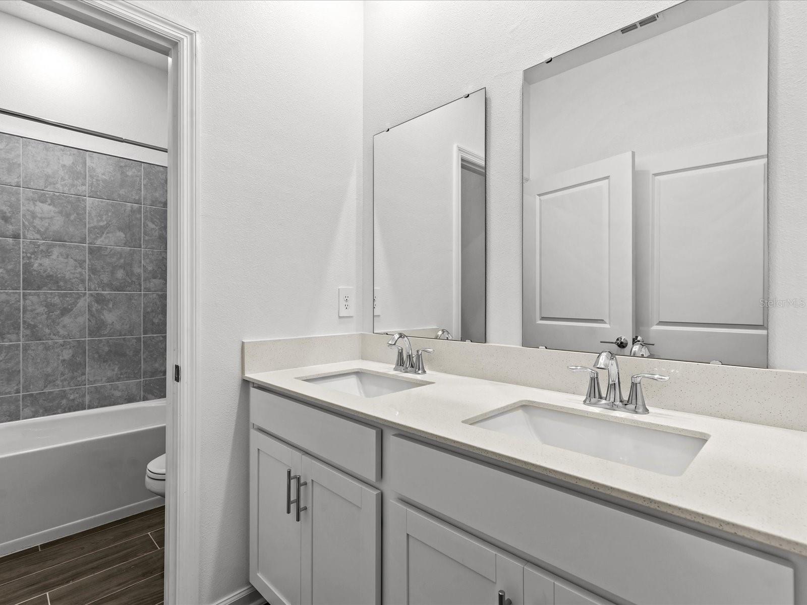 Image 17 of 27 For 2952 Armstrong Avenue