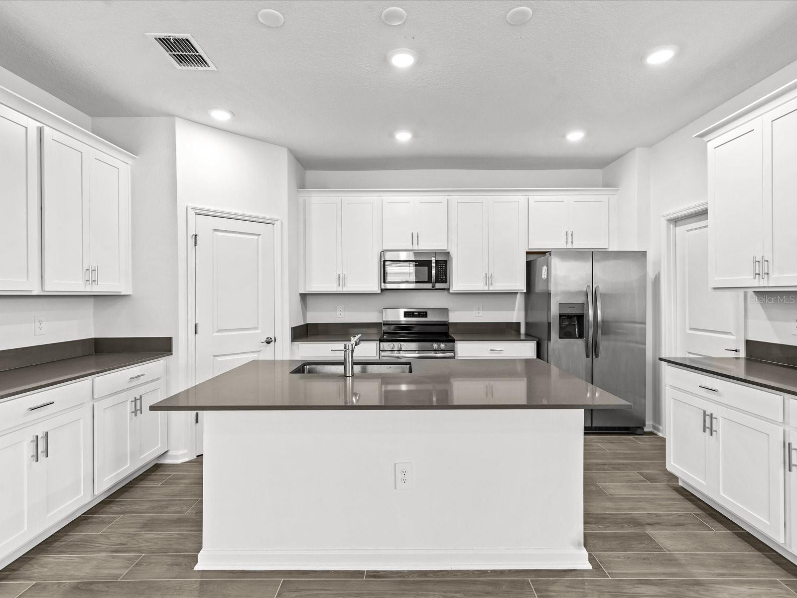 Image 3 of 27 For 2952 Armstrong Avenue