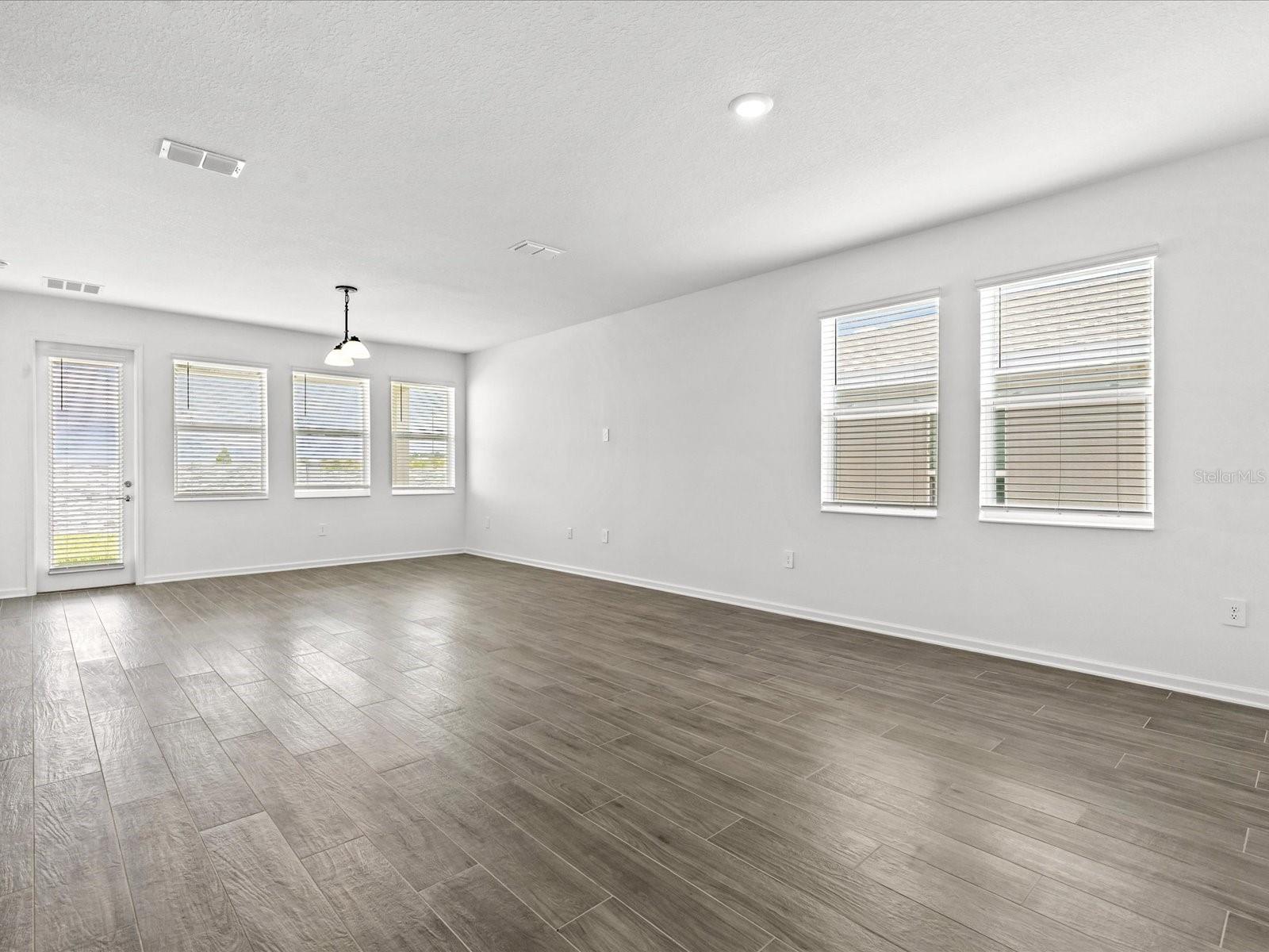 Image 6 of 27 For 2952 Armstrong Avenue