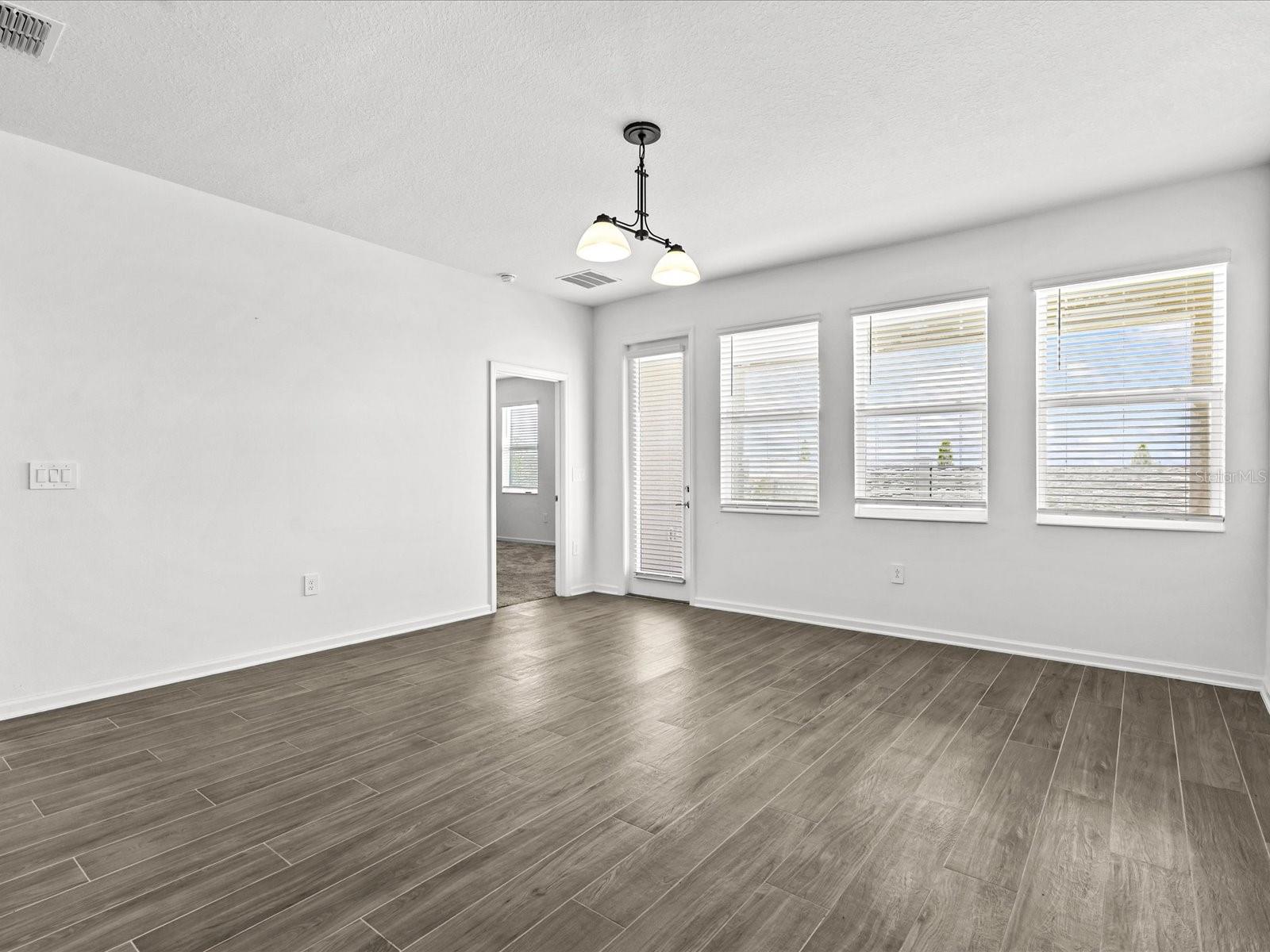 Image 8 of 27 For 2952 Armstrong Avenue