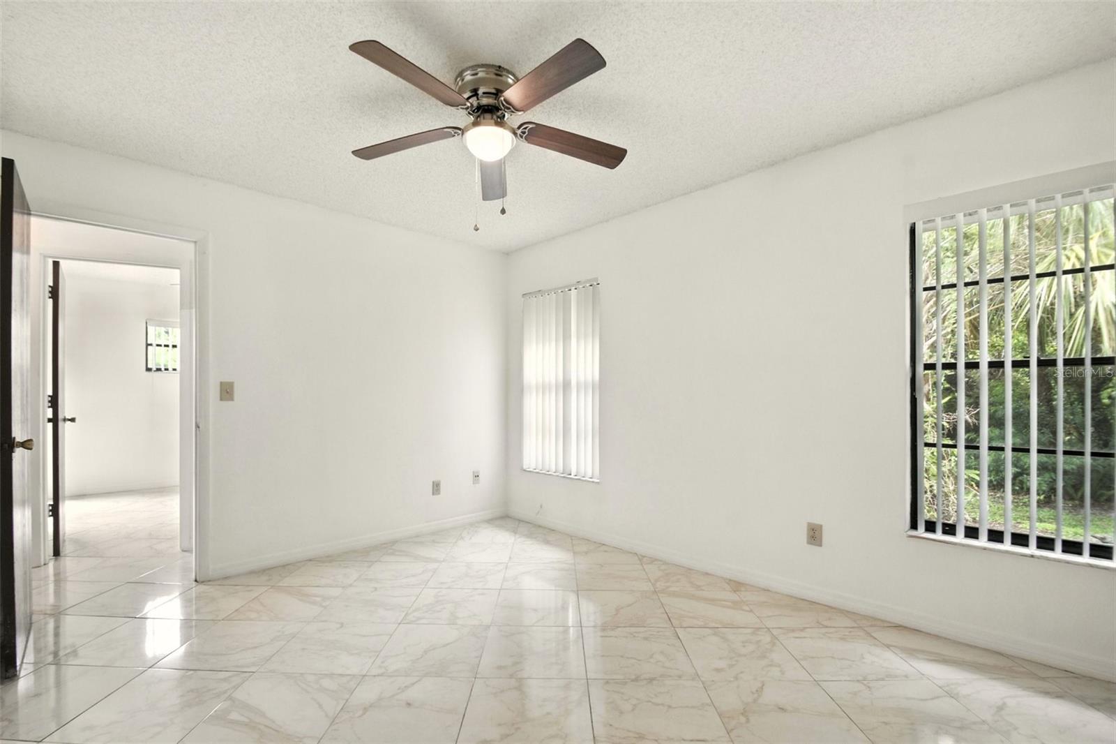 Image 18 of 27 For 4523 Hidden Oak Court