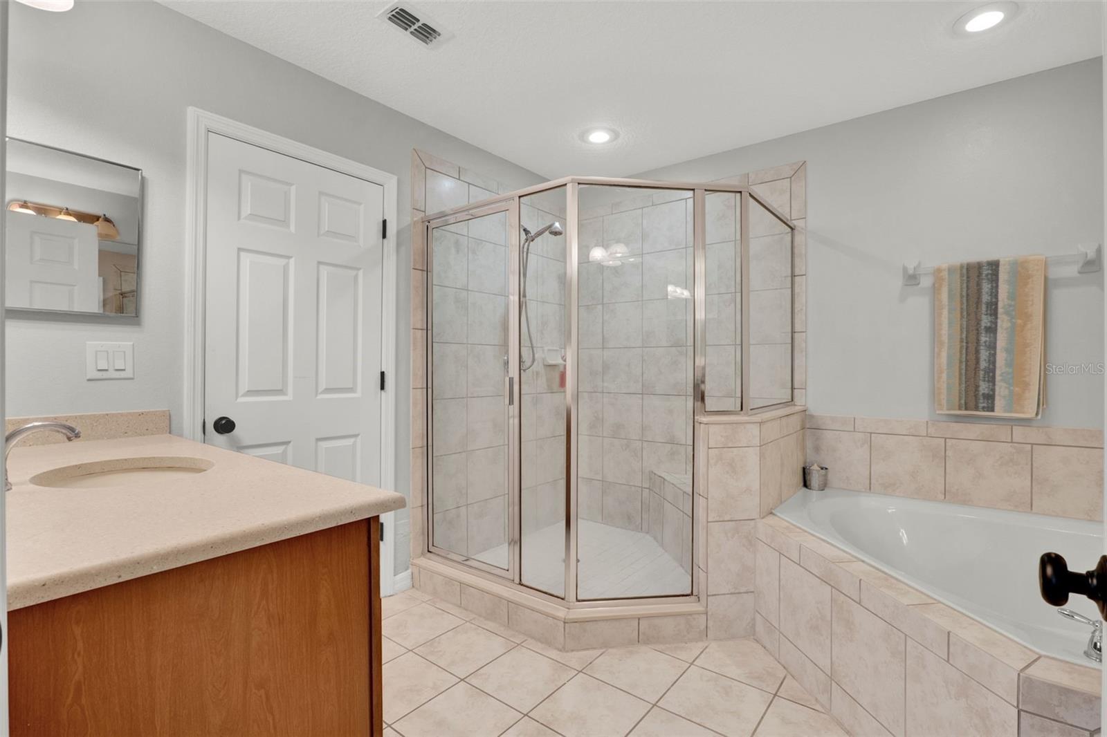 Image 12 of 32 For 811 Featherstone Lane