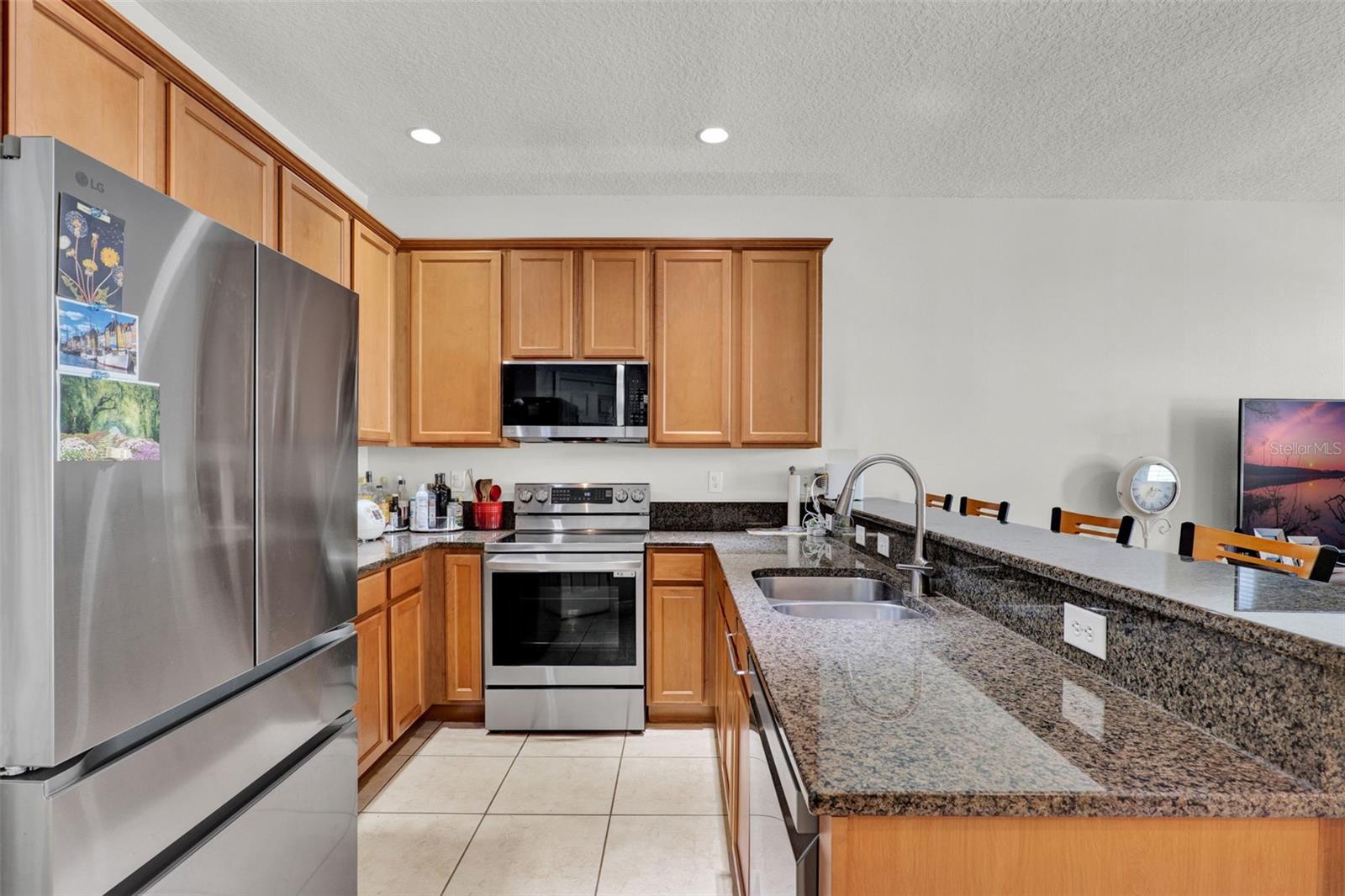 Image 3 of 32 For 811 Featherstone Lane