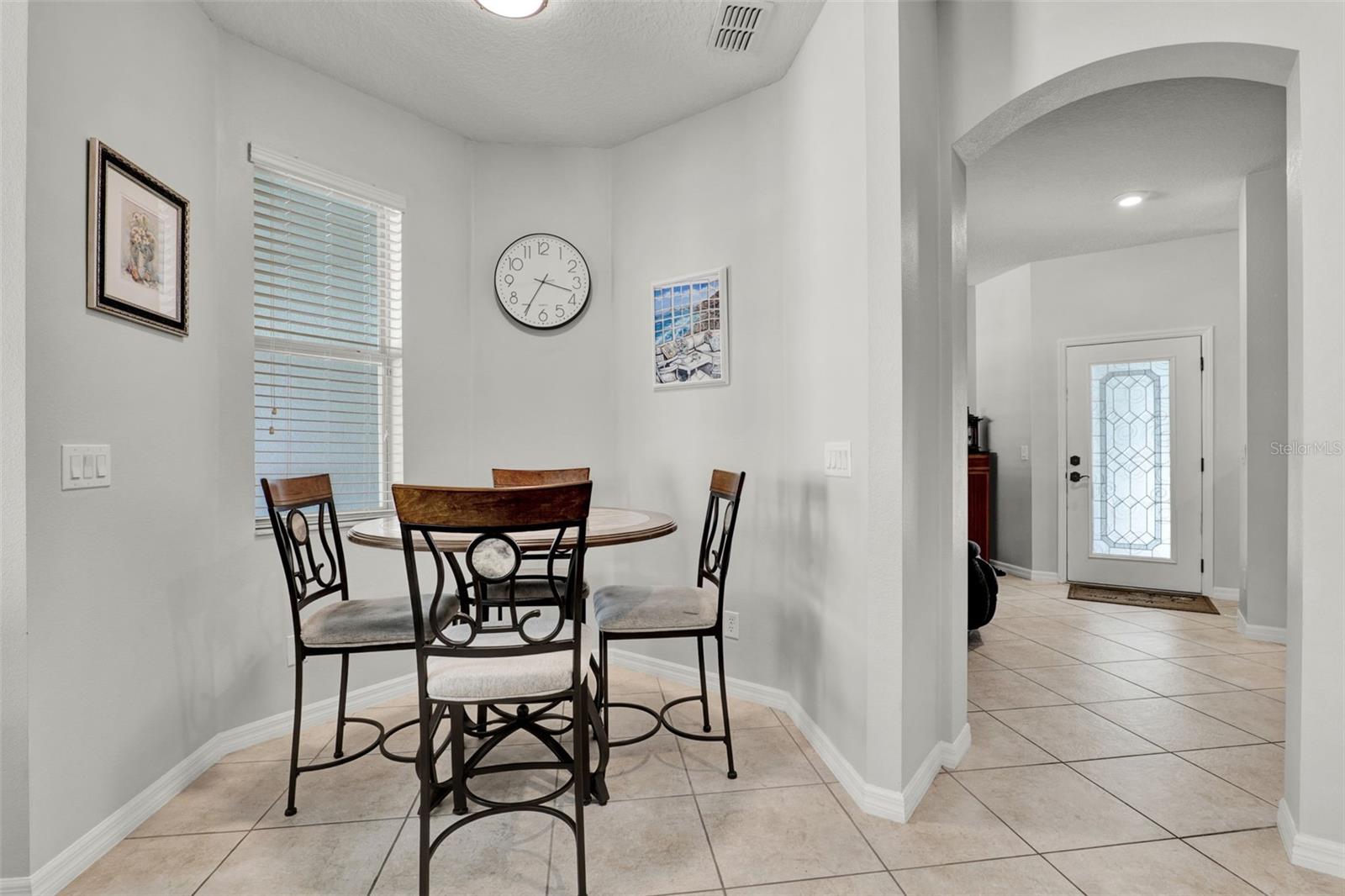 Image 5 of 32 For 811 Featherstone Lane