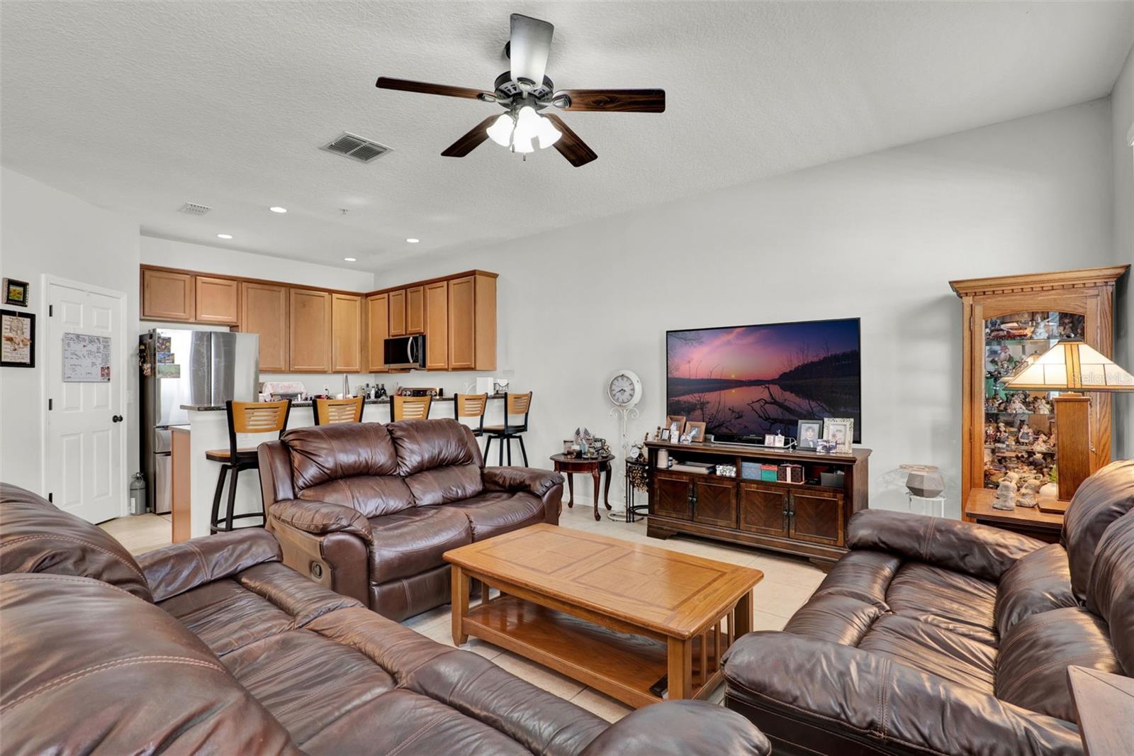 Image 6 of 32 For 811 Featherstone Lane