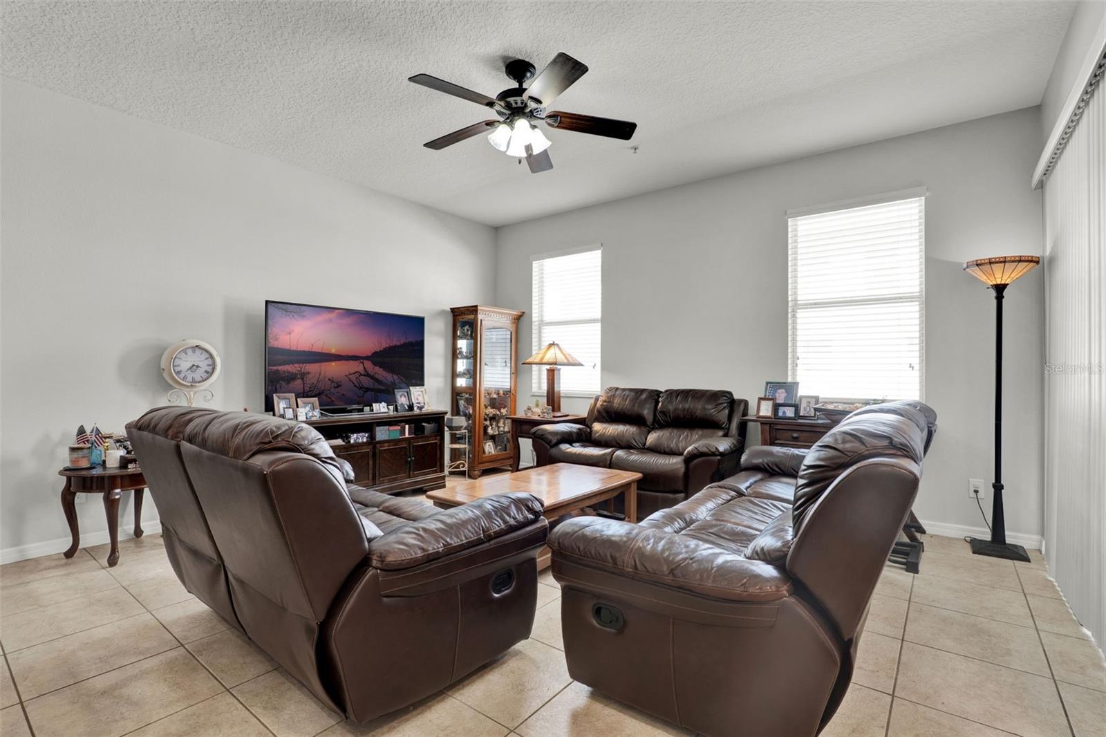 Image 7 of 32 For 811 Featherstone Lane
