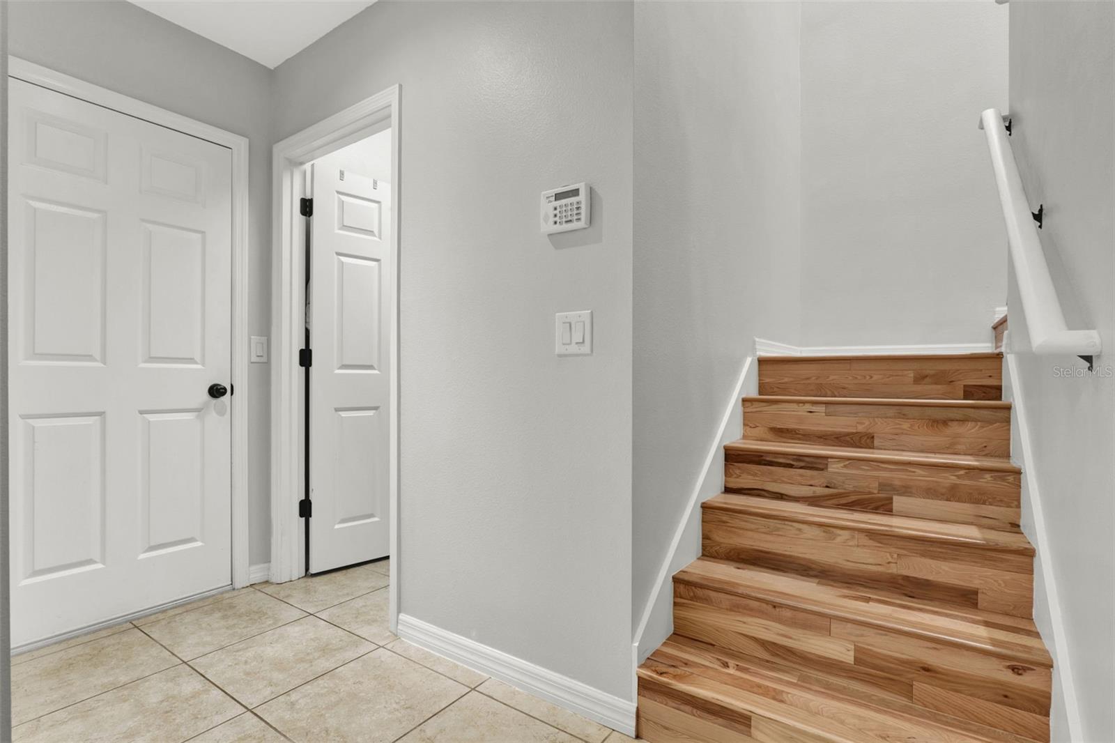 Image 9 of 32 For 811 Featherstone Lane