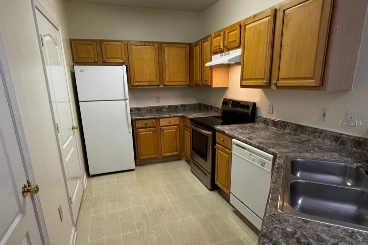 Image 4 of 21 For 17952 Villa Creek Drive