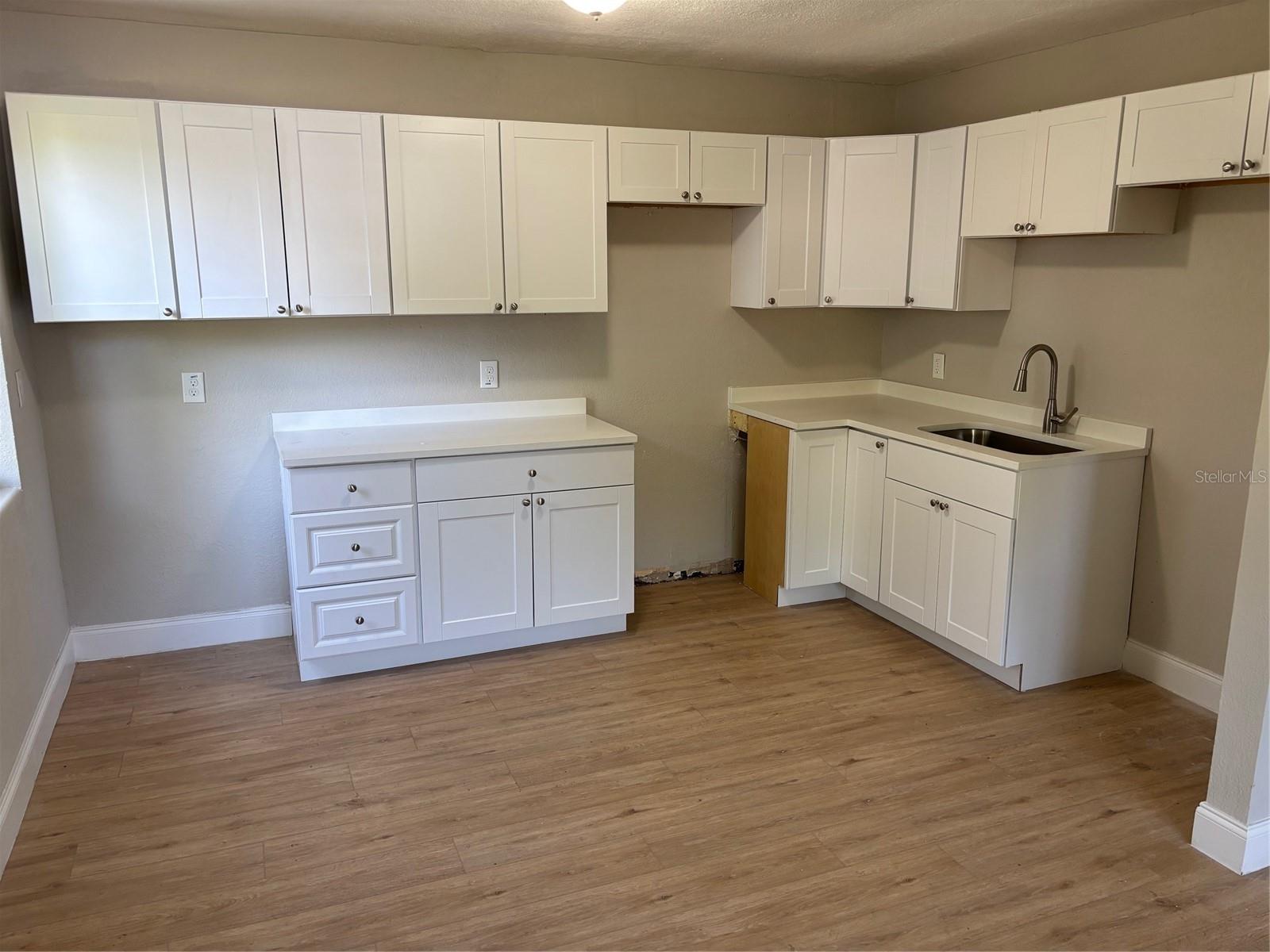 Image 3 of 8 For 1805 Riley Avenue